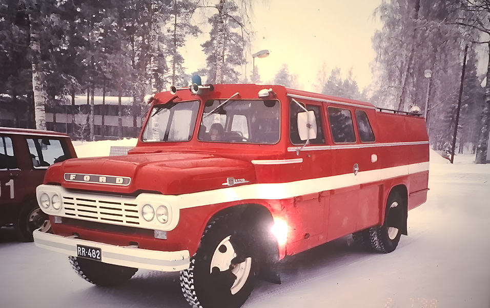 Ford F600 vuonna 1998 myyntikunnossa. Kuva: Lasse Vallentin.