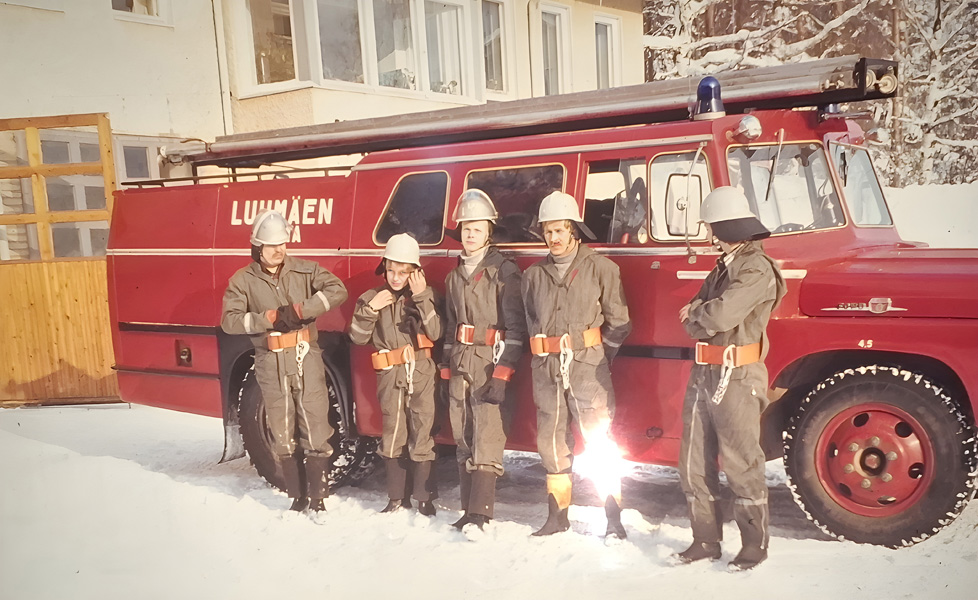 Ford F600 ja palomiehet. Kuva: Lasse Vallentin,