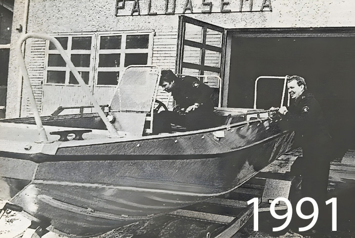 Kuvassa Jorma Mänttäri, Jari Hyvärinen ja Big Buster. Kuva: Luumäen Lehti 4.4.1991.